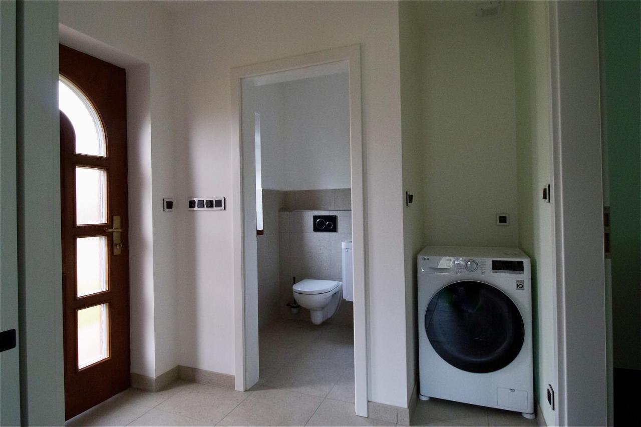 Apartman Uprostred Trojuhelniku Praha - Karlovy Vary - Plzen ホレショヴィツェ エクステリア 写真